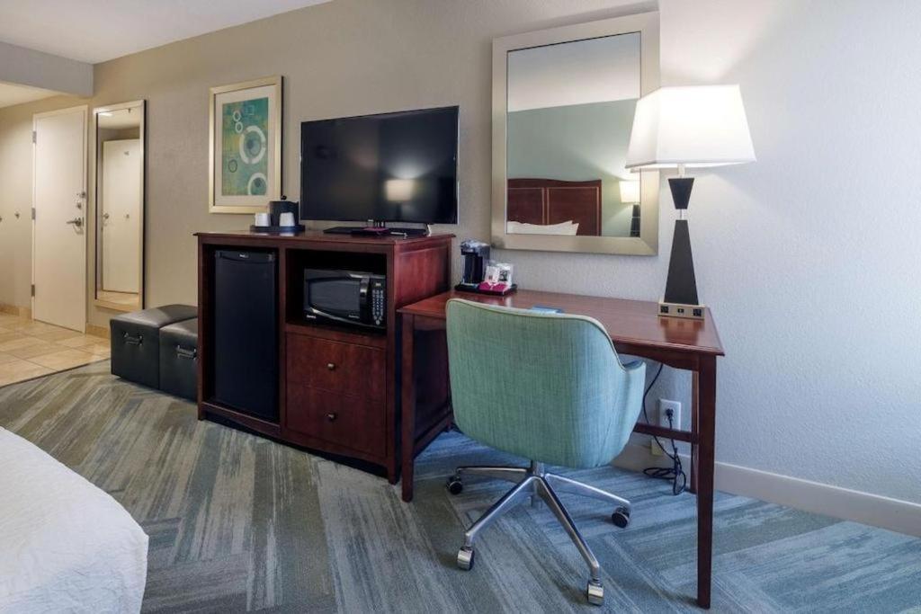 Holiday Inn Express Hotel & Suites Port Charlotte Exterior photo