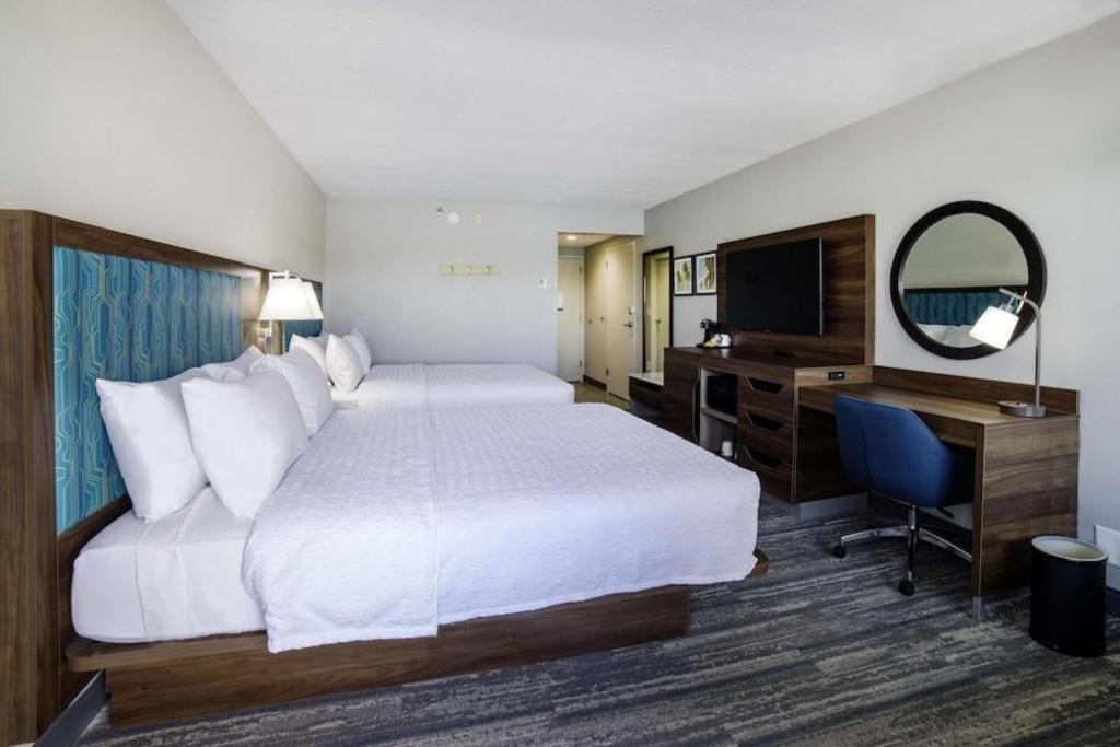 Holiday Inn Express Hotel & Suites Port Charlotte Exterior photo