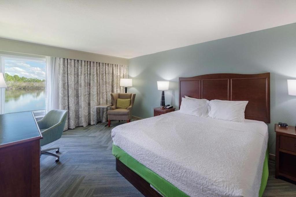 Holiday Inn Express Hotel & Suites Port Charlotte Exterior photo