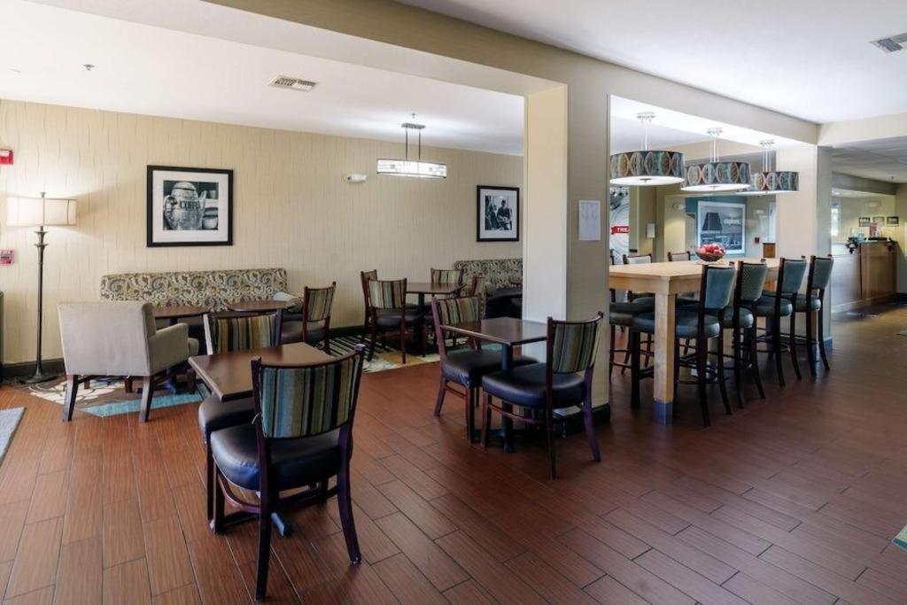Holiday Inn Express Hotel & Suites Port Charlotte Exterior photo