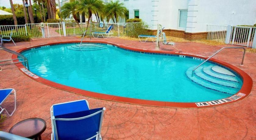 Holiday Inn Express Hotel & Suites Port Charlotte Exterior photo