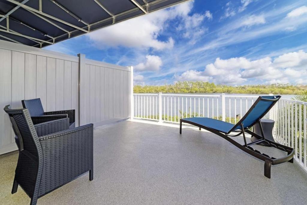 Holiday Inn Express Hotel & Suites Port Charlotte Exterior photo