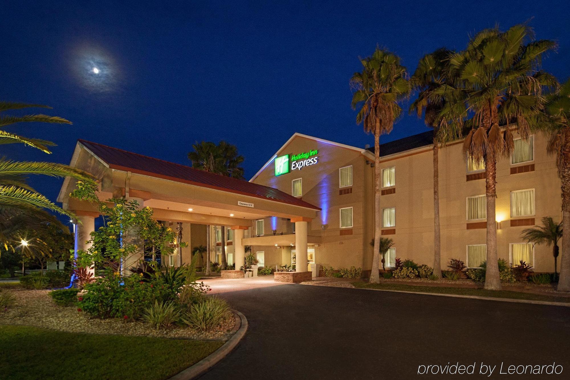 Holiday Inn Express Hotel & Suites Port Charlotte Exterior photo