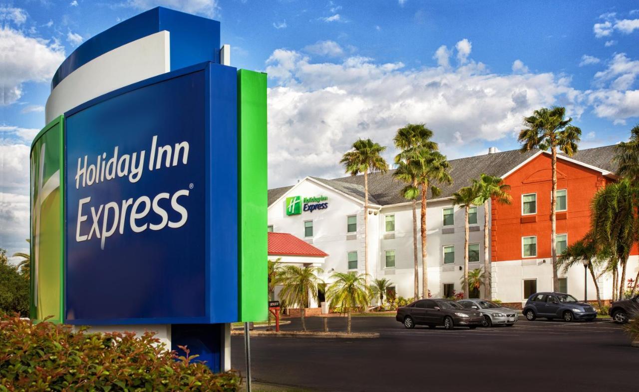 Holiday Inn Express Hotel & Suites Port Charlotte Exterior photo